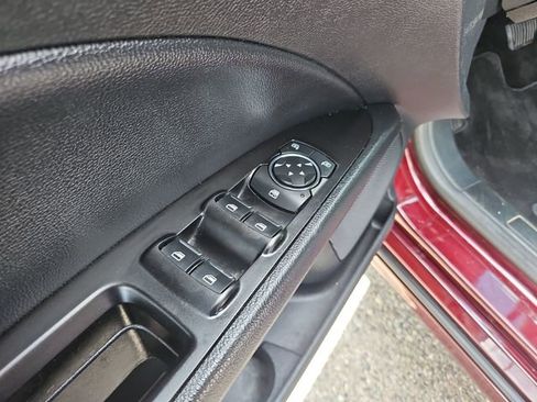 Used 2018 Ford Fusion SE w/ Fusion SE Technology Package FWD image 12