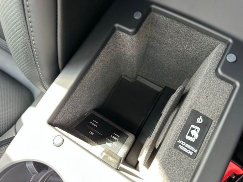 Used 2025 Porsche Macan image 29