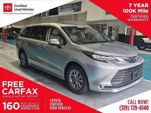 Certified 2022 Toyota Sienna XLE FWD image 1
