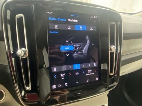 Certified 2025 Volvo XC40 B5 Ultra image 25