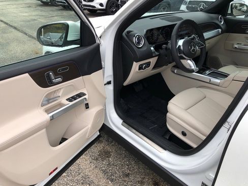 New 2026 Mercedes-Benz GLB 250 4MATIC image 11