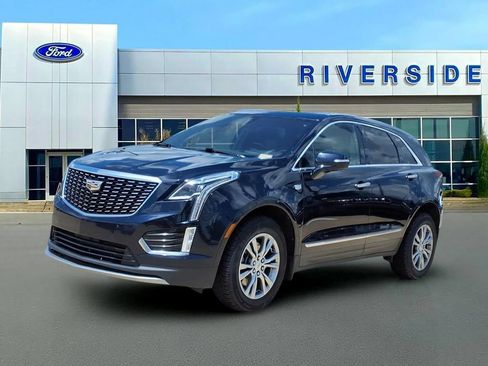 Used 2022 Cadillac XT5 Premium Luxury w/ Technology Package AWD/4WD image 3