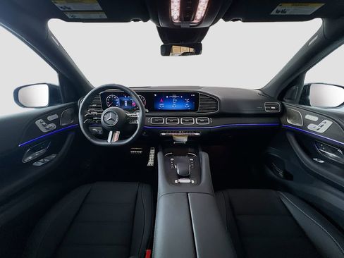 New 2026 Mercedes-Benz GLS 580 4MATIC image 9