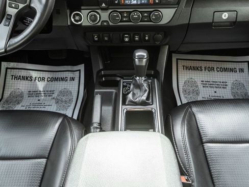 Used 2019 Toyota Tacoma TRD Sport image 10