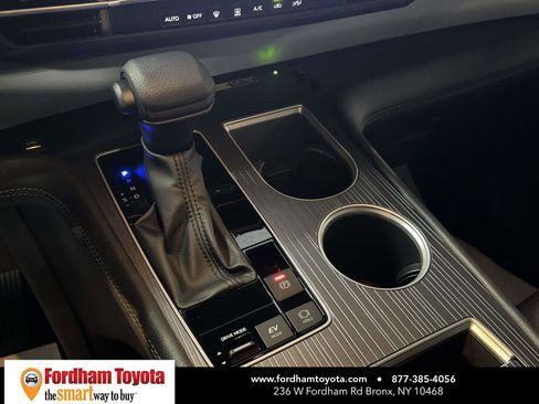 Used 2025 Toyota Sienna LE image 28