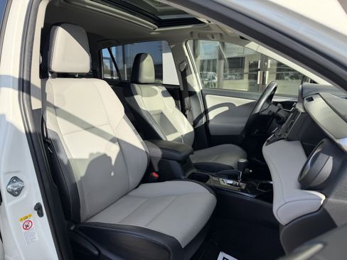 Used 2018 Toyota RAV4 Limited image 25