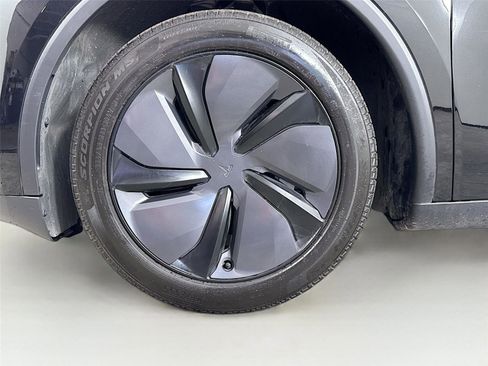 Used 2026 Tesla Model Y 2WD image 34