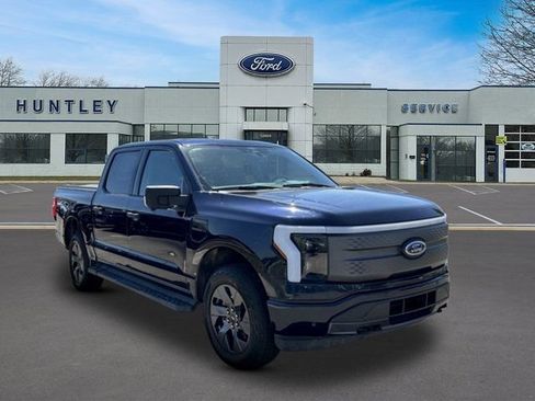 Used 2023 Ford F150 Lightning XLT AWD/4WD image 3