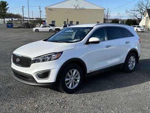 Used 2018 Kia Sorento LX image 4