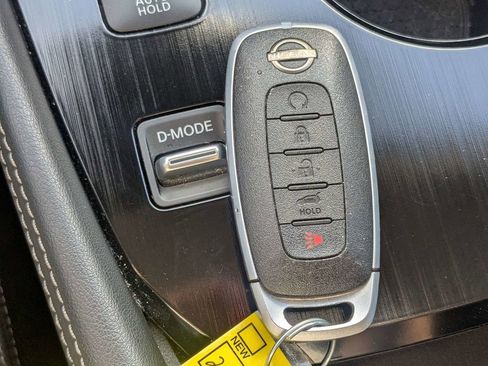 Used 2025 Nissan Rogue Platinum w/ Platinum Premium Package FWD image 33