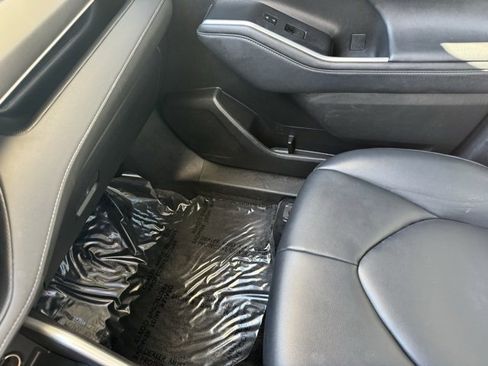 Certified 2022 Toyota Highlander XLE image 28