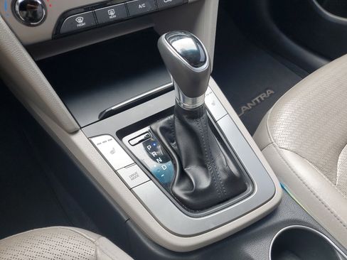 Used 2017 Hyundai Elantra Limited w/ Limited Tech Package 04 image 34