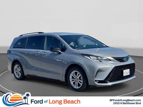 Used 2023 Toyota Sienna XSE w/ XSE Plus Package AWD/4WD image 1