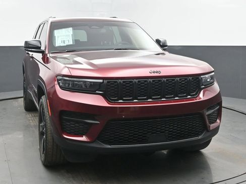 Used 2023 Jeep Grand Cherokee Altitude image 8