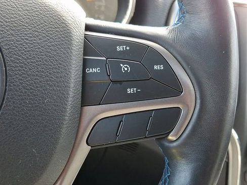 Used 2019 Jeep Grand Cherokee Laredo AWD/4WD image 22