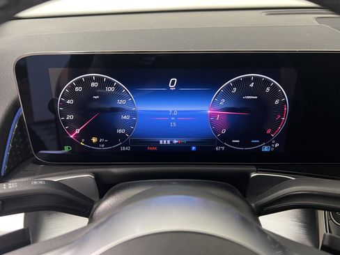 Used 2025 Mercedes-Benz GLB 250 4MATIC image 27