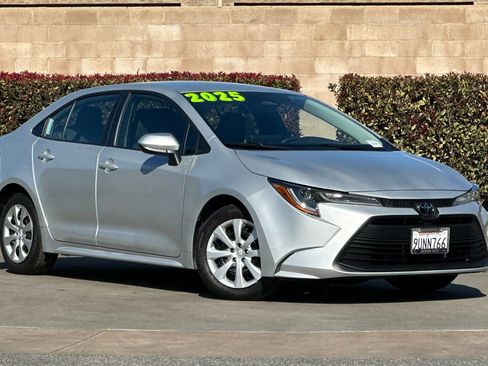 Used 2025 Toyota Corolla LE image 2