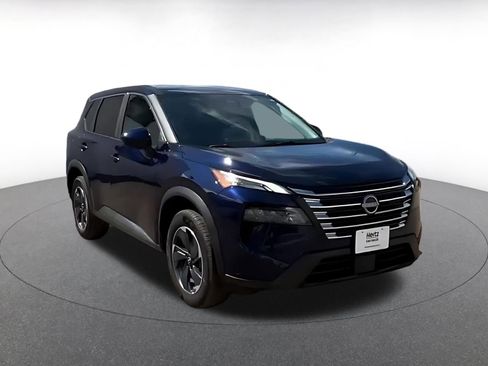 Used 2025 Nissan Rogue SV FWD image 3