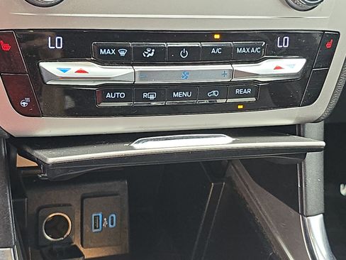 Used 2020 Ford Explorer XLT w/ Equipment Group 202A image 25