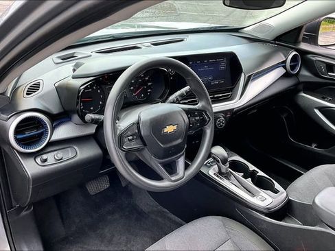 Used 2024 Chevrolet Trax LS w/ Driver Confidence Package FWD image 17