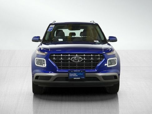 Certified 2025 Hyundai Venue Limited FWD image 8