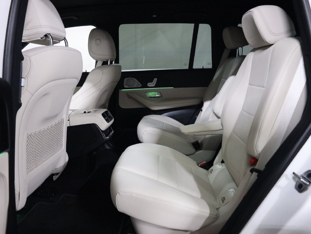 Used 2025 Mercedes-Benz GLS 450 4MATIC w/ AMG Line Exterior image 54