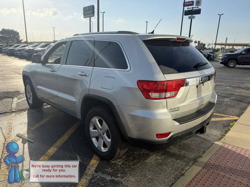 Used 2011 Jeep Grand Cherokee Laredo AWD/4WD image 3