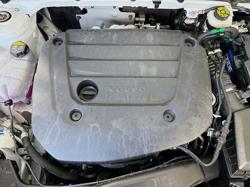 Used 2025 Volvo XC40 B5 Core image 39