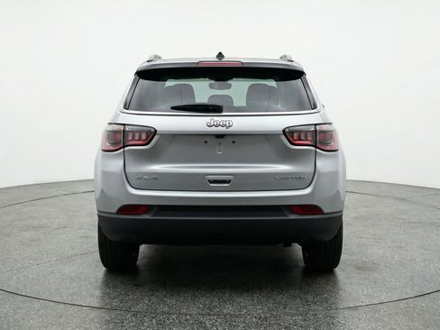 Used 2025 Jeep Compass Limited image 7