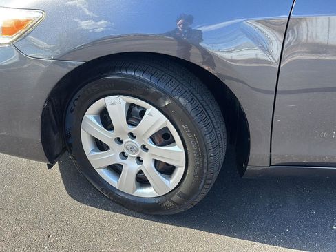 Used 2011 Toyota Camry LE image 5