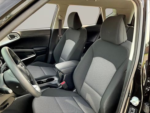 Used 2025 Kia Soul LX FWD image 20