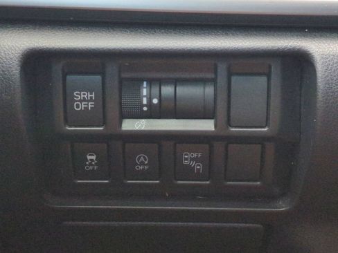Used 2022 Subaru Crosstrek 2.5i Limited w/ Moonroof Package 2 AWD/4WD image 28