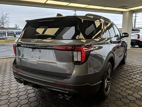 Certified 2025 Ford Explorer ST image 6