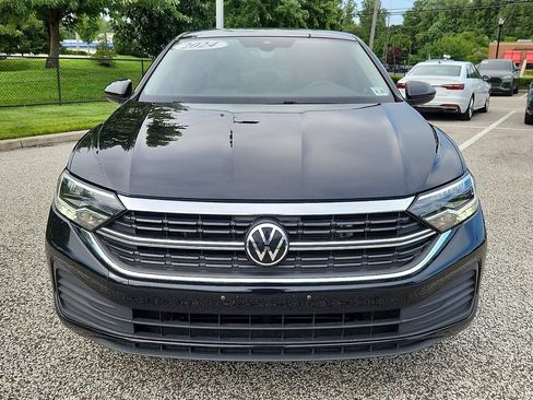 Used 2024 Volkswagen Jetta SE FWD image 2