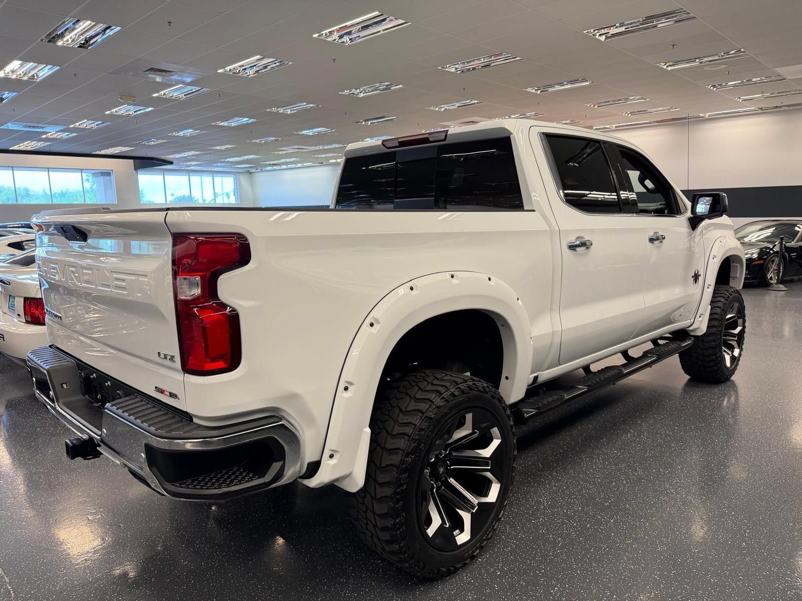 Used 2020 Chevrolet Silverado 1500 LTZ w/ LTZ Plus Package AWD/4WD image 4