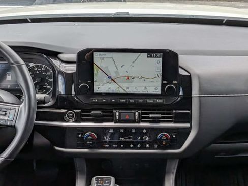 Used 2024 Nissan Pathfinder SL AWD/4WD image 18