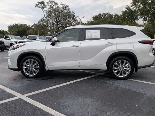 Used 2024 Toyota Highlander Limited FWD image 6