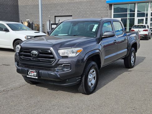 Used 2018 Toyota Tacoma SR AWD/4WD image 8
