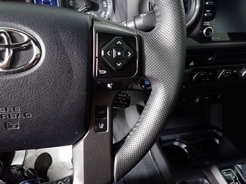 Used 2023 Toyota Tacoma TRD Off-Road w/ TRD Premium Off Road Package image 28