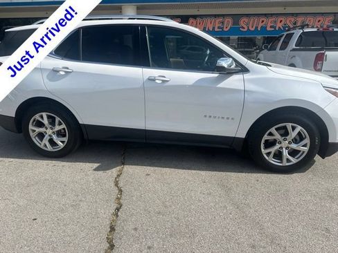 Used 2021 Chevrolet Equinox Premier FWD image 2
