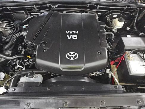 Used 2014 Toyota Tacoma PreRunner w/ SR5 Package RWD image 5