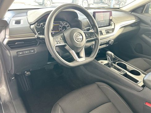 Used 2024 Nissan Altima 2.5 SV image 14