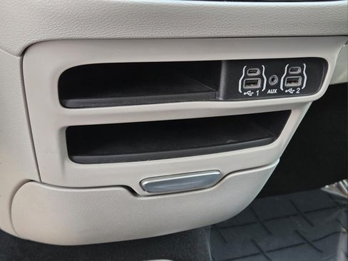 Used 2023 Chrysler Voyager LX FWD image 15