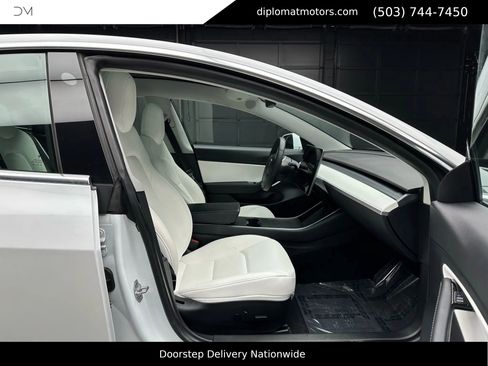 Used 2020 Tesla Model 3 Performance image 22