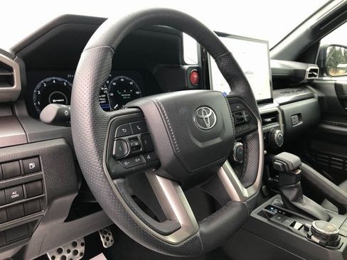 Used 2025 Toyota Tacoma TRD Sport image 6