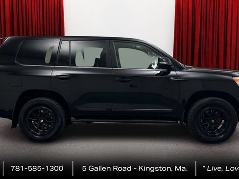 Used 2017 Toyota Land Cruiser AWD/4WD image 4