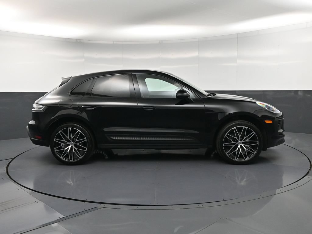 Certified 2026 Porsche Macan AWD/4WD image 9