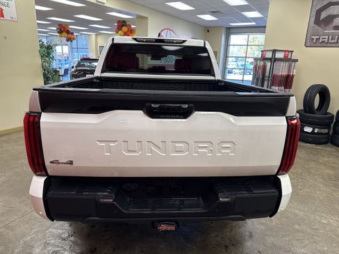 Used 2022 Toyota Tundra SR5 w/ SR5 Premium Package image 8