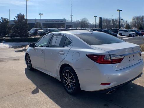 Used 2016 Lexus ES 350 w/ Luxury Package w/Wood Trim image 6