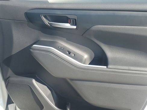 Used 2021 Toyota Highlander XLE image 45